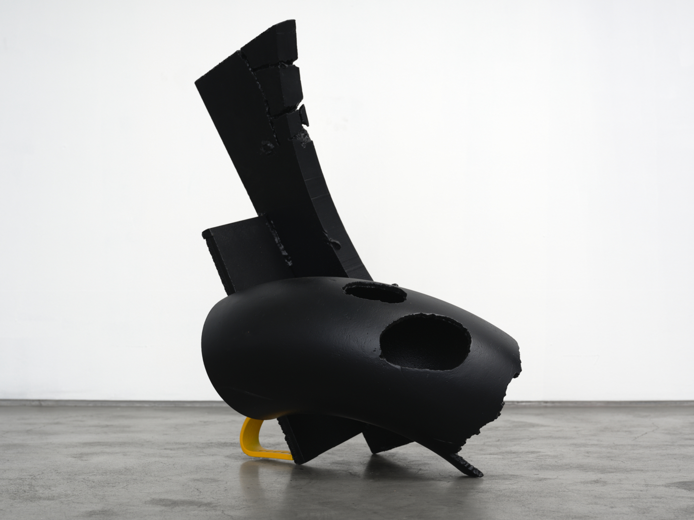 Macaroni, 2023. Mild steel, 30 x 24 5/8 x 16 3/4 in. (76.20 x 62.55 x 42.55 cm)