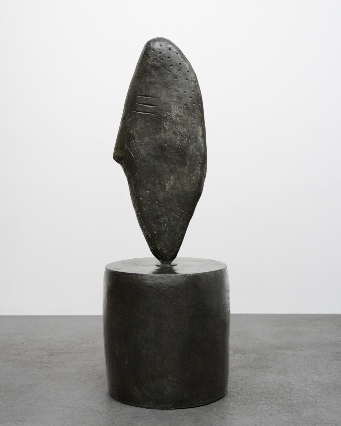 Fin 2, 1957. Bronze, 49 5/8 x 16 1/2 x 16 1/2 in (126.05 x 41.91 x 41.91 cm)