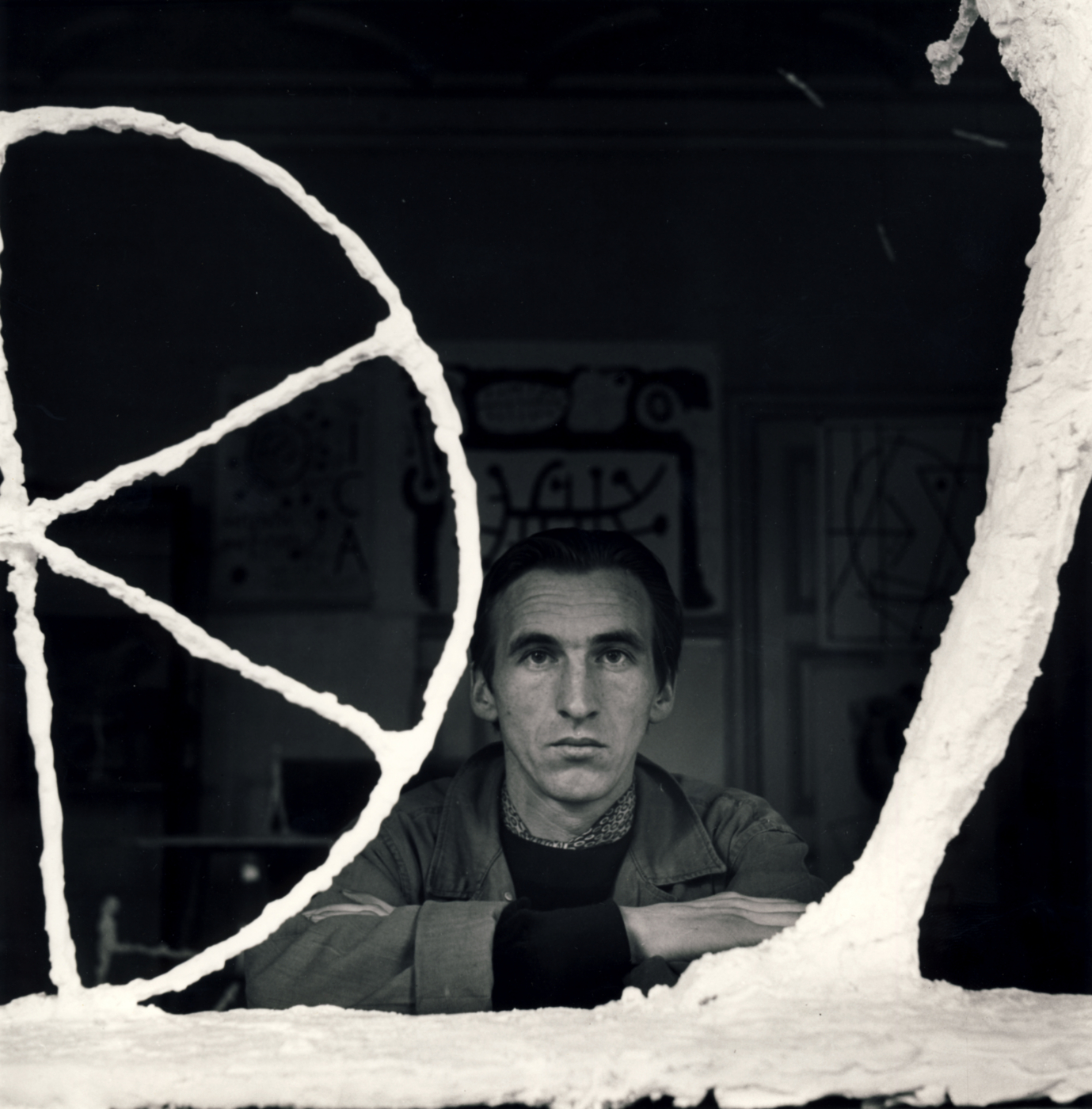 William Turnbull in studio c.1950. Photo by John Deakin