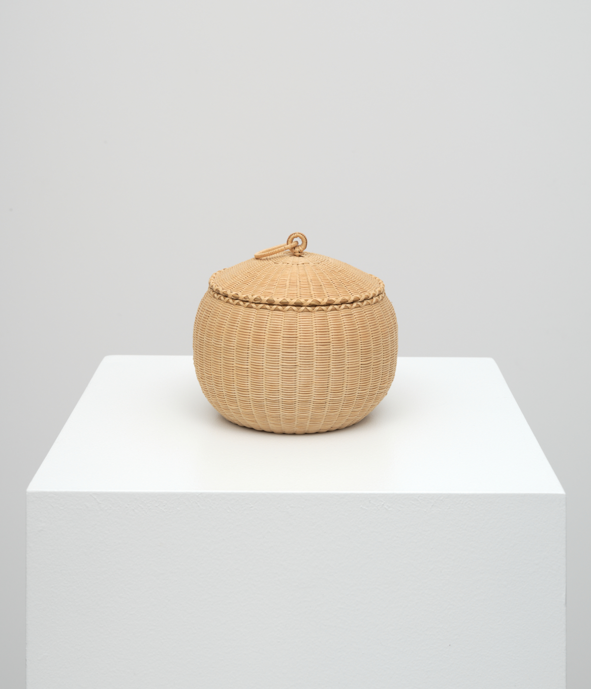 Jeremy Frey, Fine weave, 2007. Ash and sweetgrass, 5½ x 6¼ x 6¼ in. (13.97 x 15.88 x 15.88 cm)