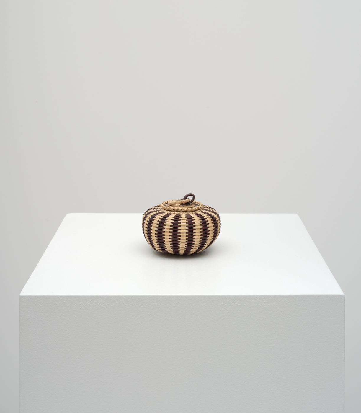 Jeremy Frey, Urchin, 2007. Ash, sweetgrass and synthetic dye, 2⅞ x 4⅛ x 4⅛ in. (7.32 x 10.49 x 10.49 cm)