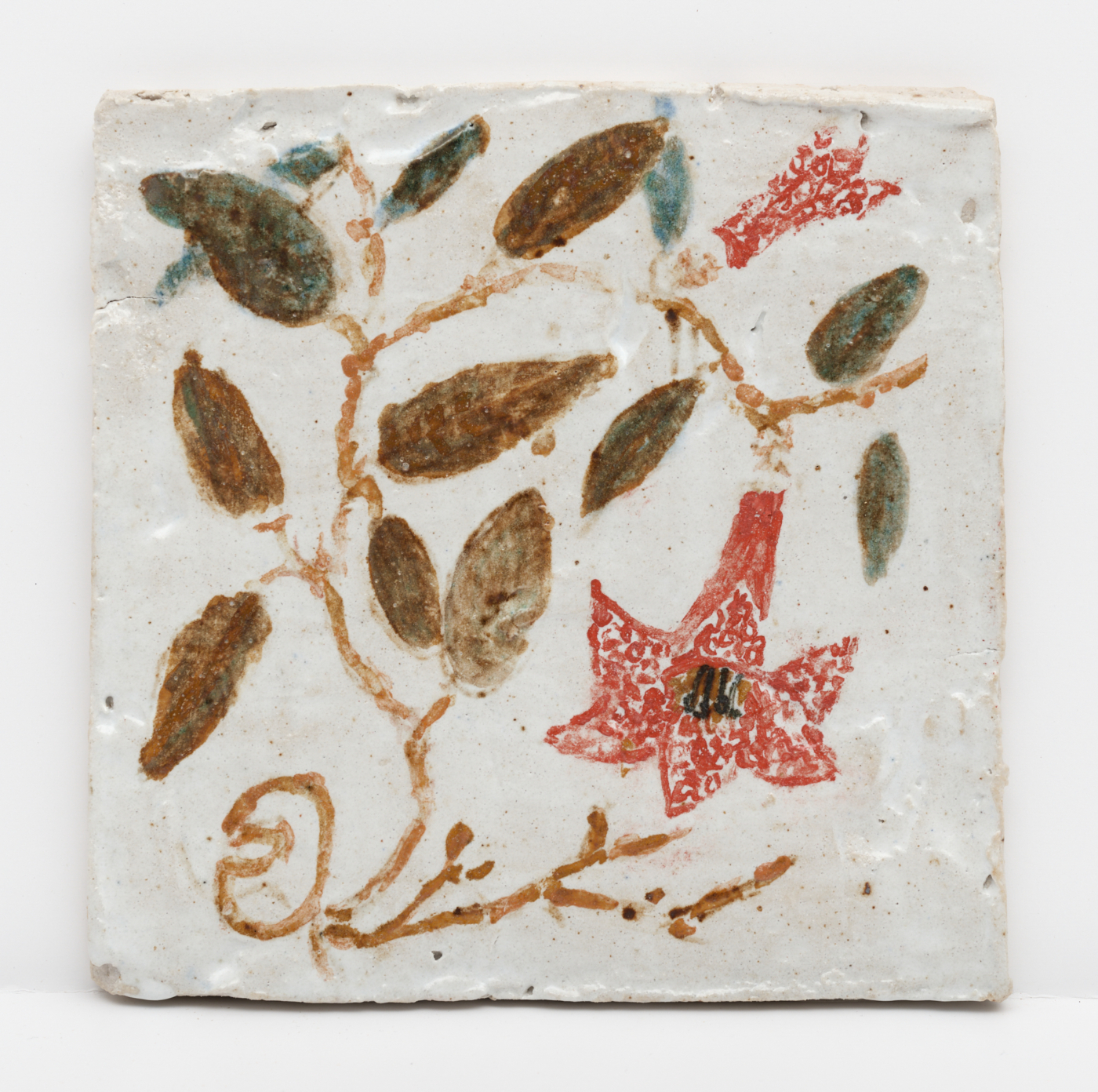 Magdalena Suarez Frimkess, Untitled, 2023. Glazed stoneware, 5¾ x 5¾ x ⅜ in. (14.61 x 14.61 x 0.97 cm)